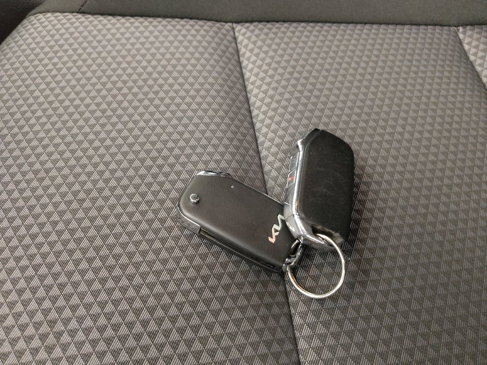 Used 2025 Kia Soul LX image 32