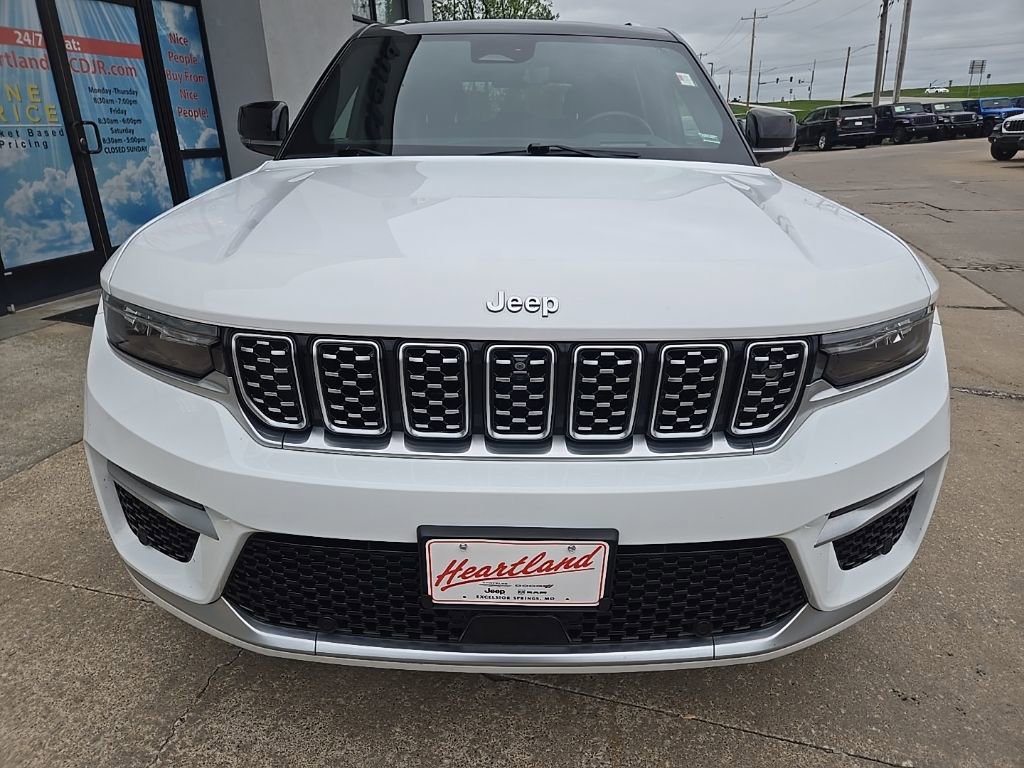 Used 2022 Jeep Grand Cherokee Summit AWD/4WD image 16