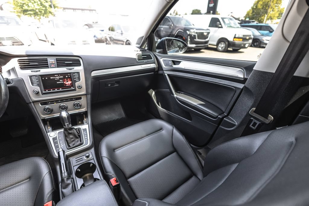 Used 2016 Volkswagen Golf SE w/ Lighting Package FWD image 21