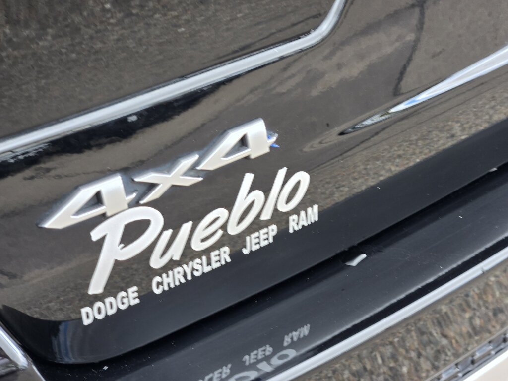 Used 2023 Jeep Grand Cherokee Summit AWD/4WD image 12
