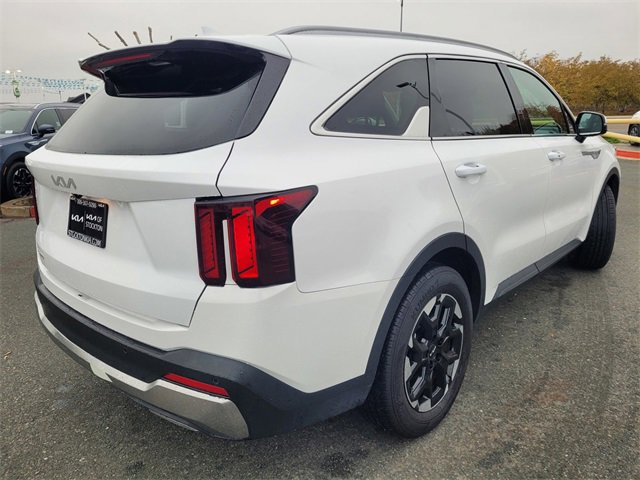 Used 2024 Kia Sorento S image 4