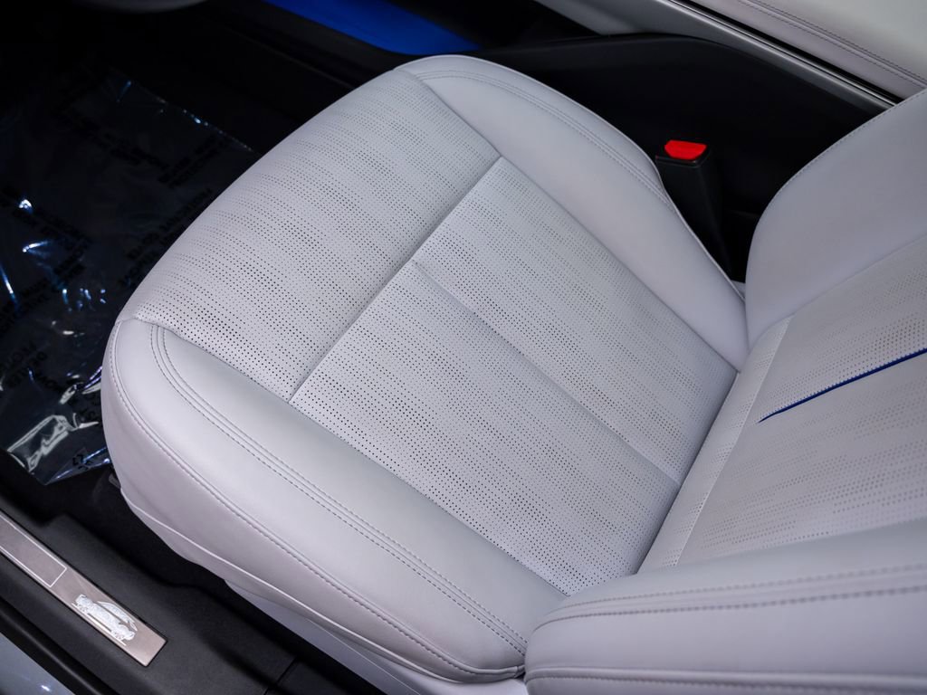 Used 2024 Cadillac Lyriq Luxury AWD/4WD image 17