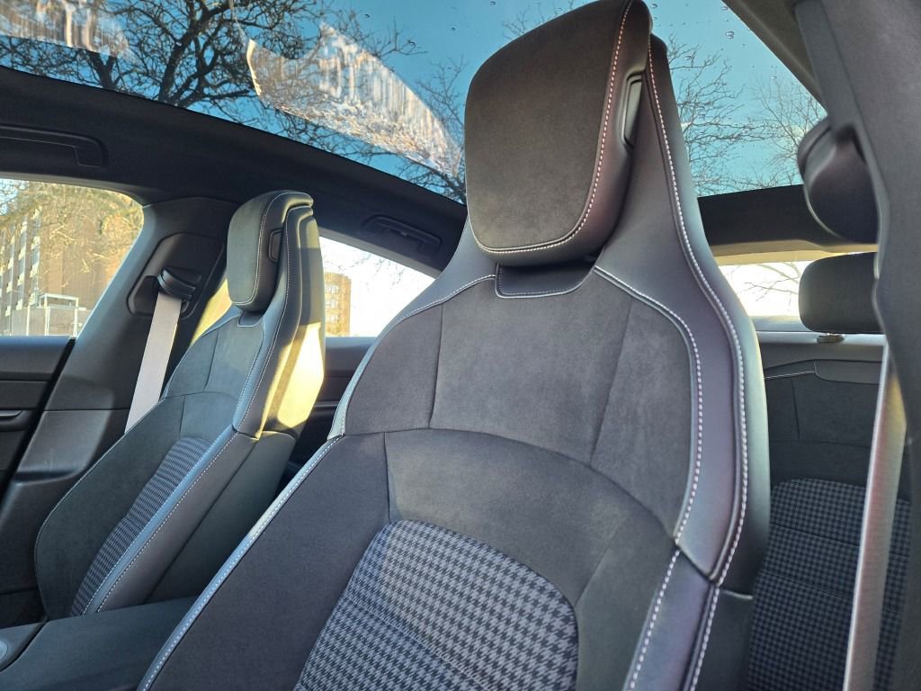 Certified 2025 Porsche Taycan 4S image 21