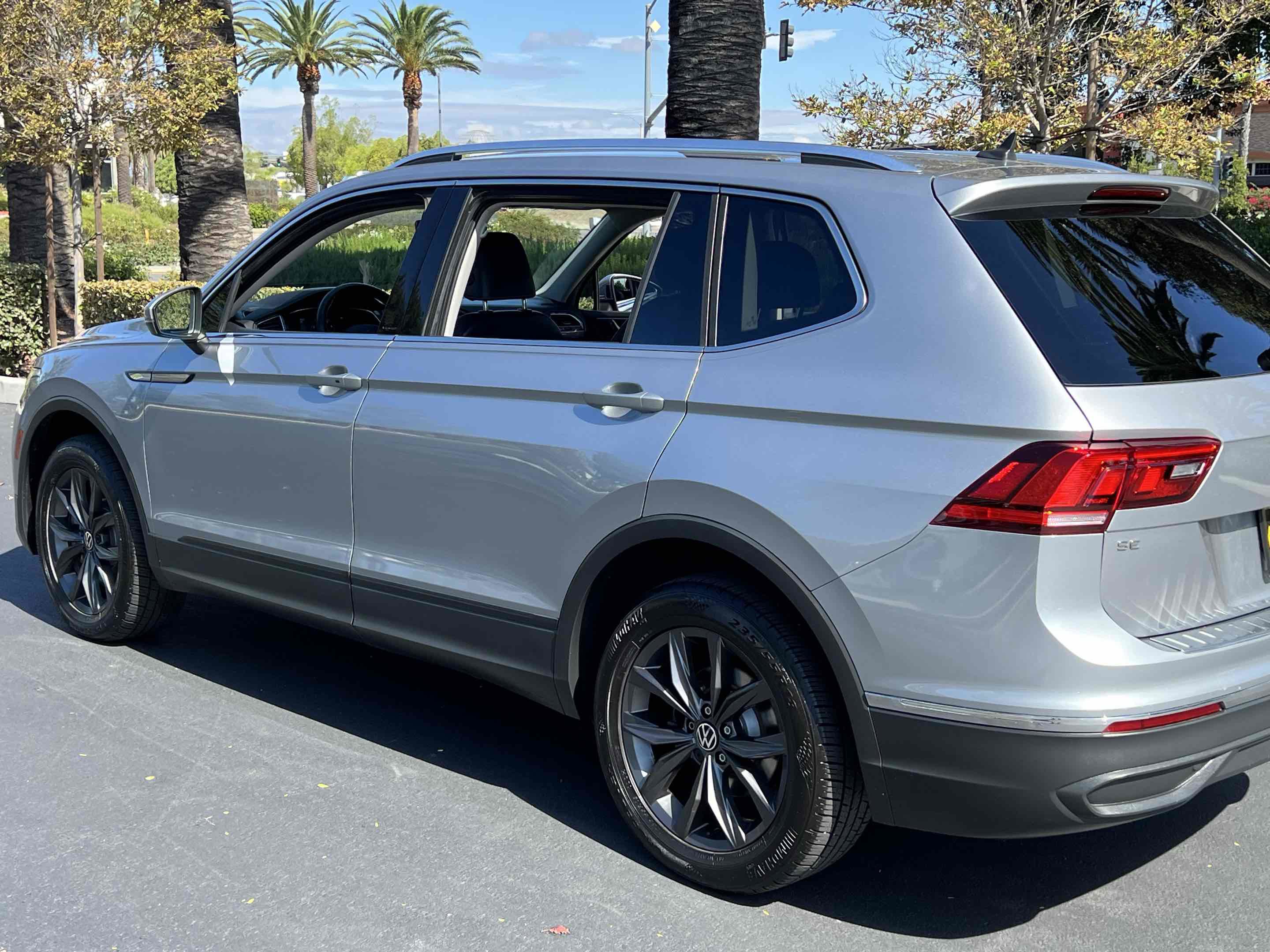 Used 2022 Volkswagen Tiguan SE image 53