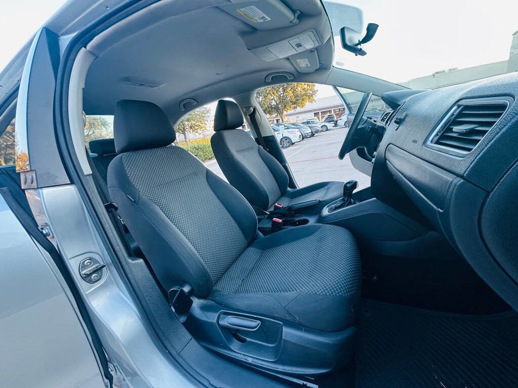 Used 2011 Volkswagen Jetta Base 4dr Sedan 6A image 24