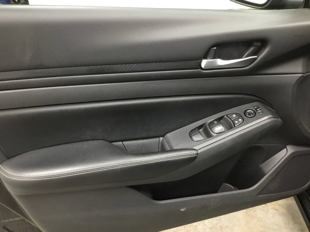 Used 2024 Nissan Altima 2.5 SV w/ SV Premium Package FWD image 8