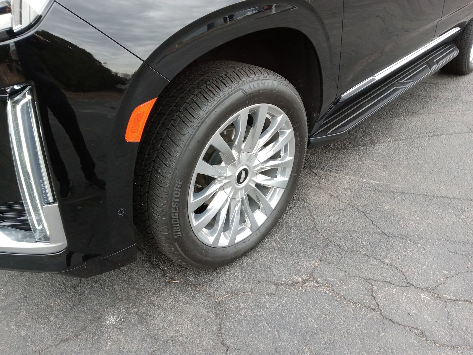 Used 2024 Cadillac Escalade Premium Luxury image 6