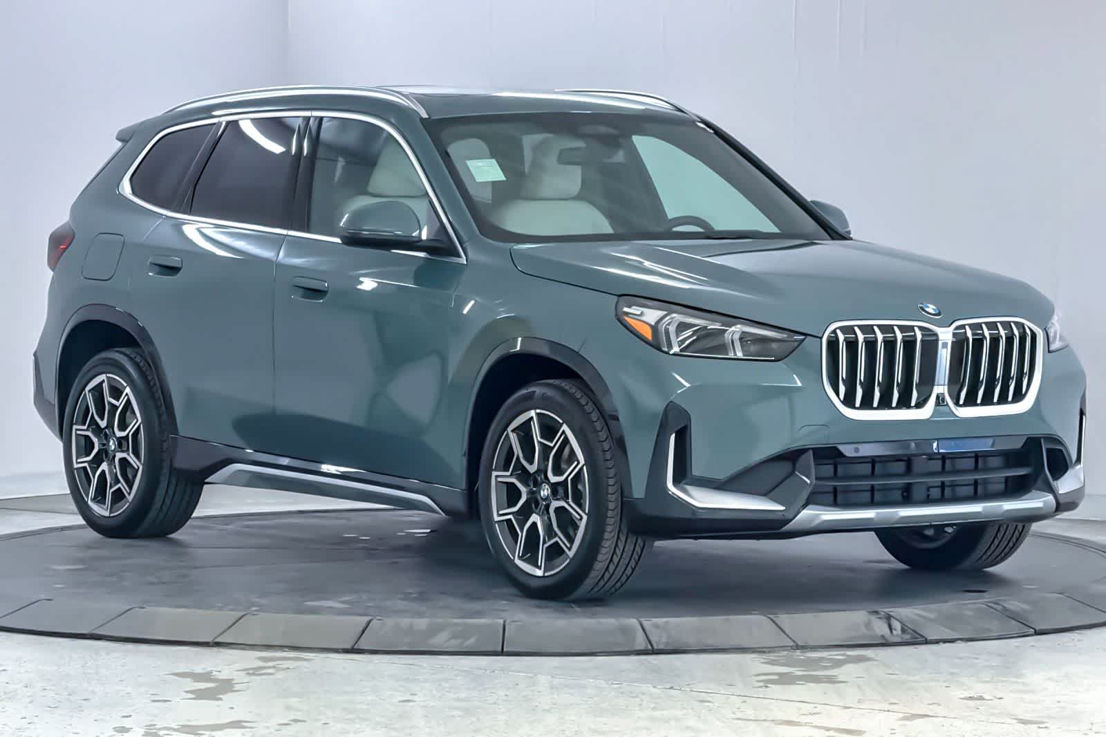 New 2027 BMW X1 xDrive28i w/ Technology Package AWD/4WD image 9
