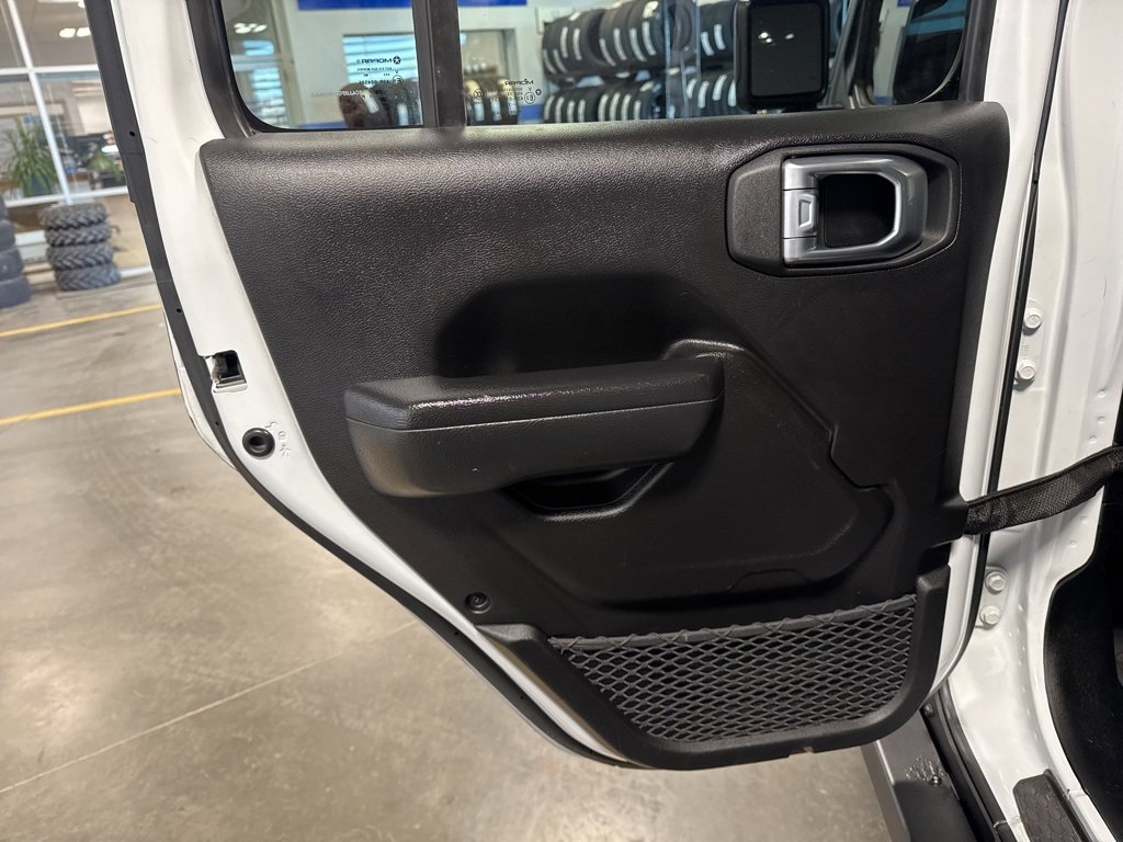 Used 2022 Jeep Wrangler Unlimited Rubicon w/ Xtreme Recon 35" Tire Package image 27