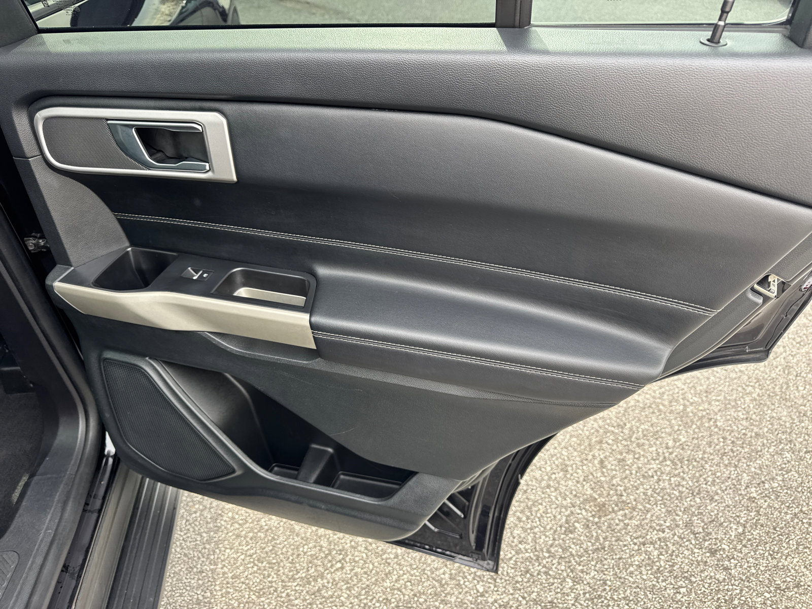 Used 2022 Ford Explorer XLT w/ Equipment Group 202A image 16