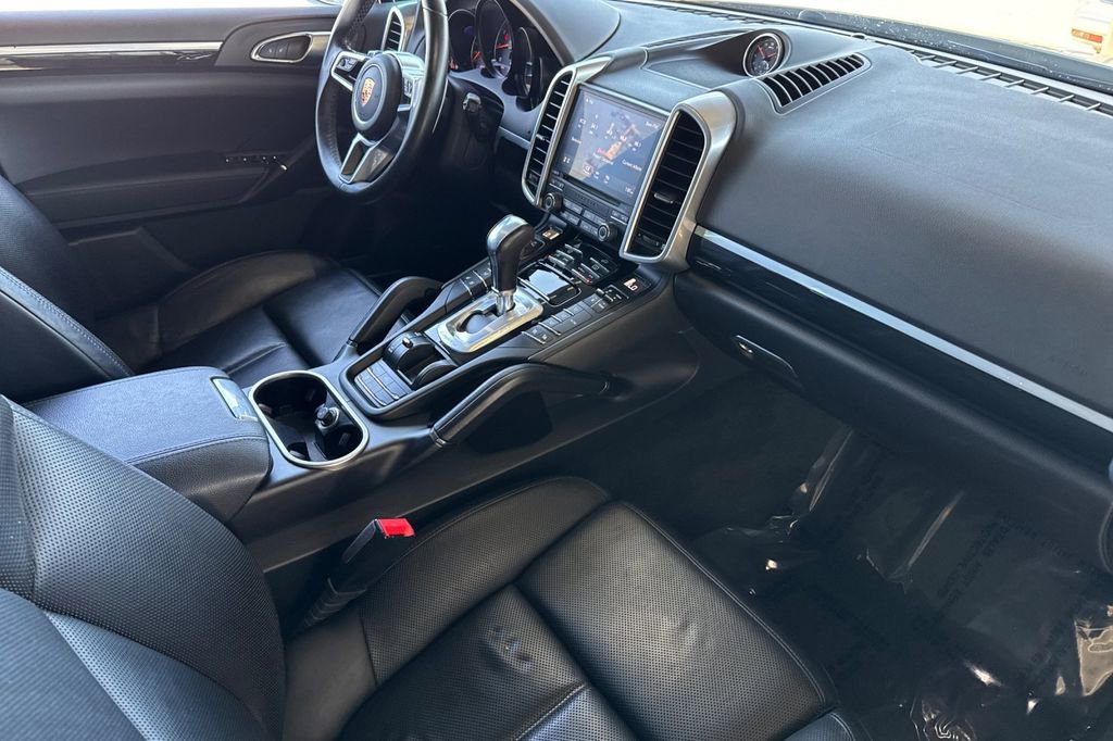 Used 2018 Porsche Cayenne Platinum Edition AWD/4WD image 15