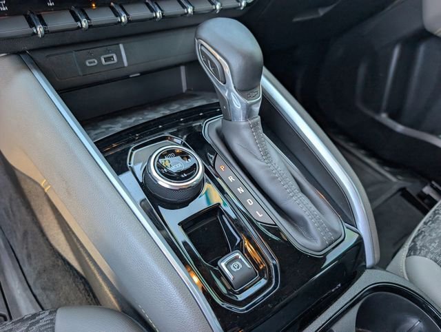 Used 2024 Chevrolet Colorado ZR2 w/ Technology Package image 32