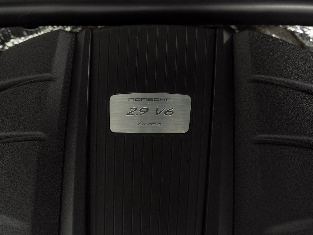 Certified 2021 Porsche Macan Turbo AWD/4WD image 56