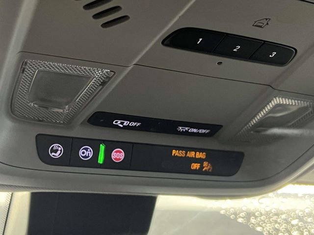 Used 2022 GMC Terrain SLT w/ Tech Package image 32