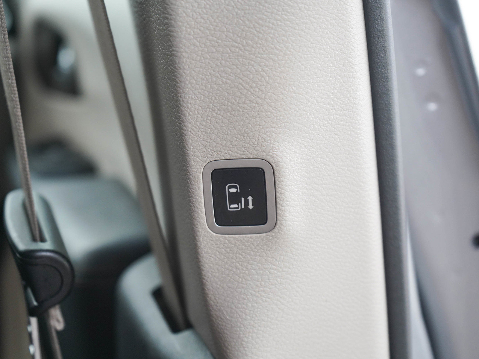 Used 2018 Chrysler Pacifica Touring-L FWD image 17