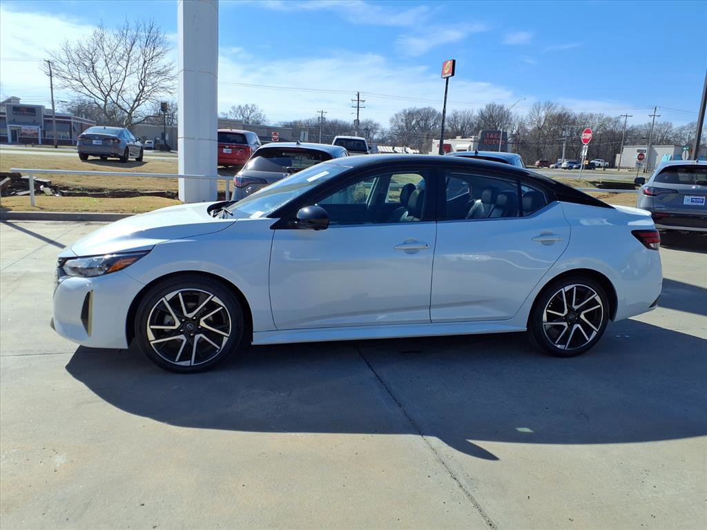 Used 2025 Nissan Sentra SR w/ SR Premium Package image 23