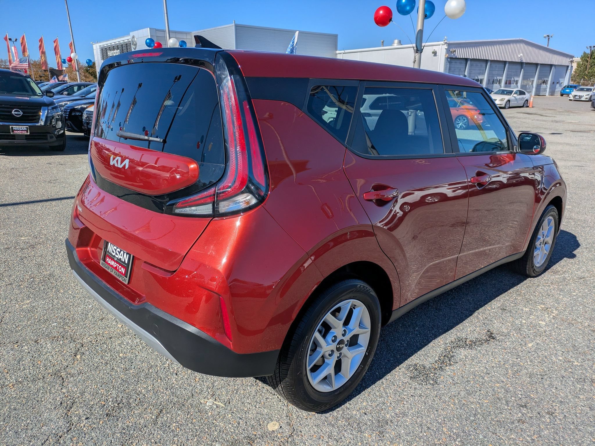 Used 2025 Kia Soul LX w/ LX Technology Package FWD image 4