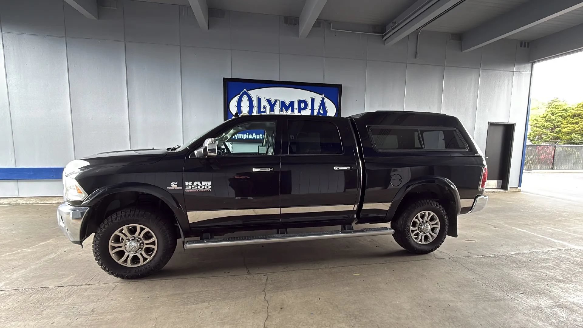 Used 2017 RAM 3500 Laramie w/ Snow Chief Group AWD/4WD image 2