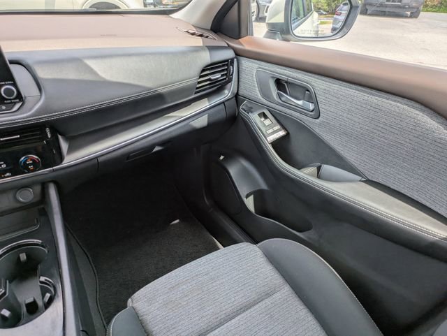 Used 2023 Nissan Rogue SV FWD image 18