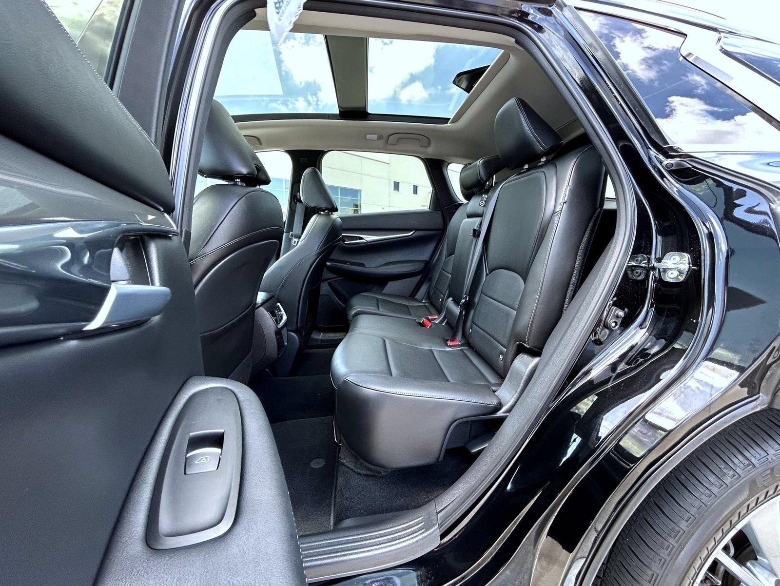 Certified 2025 INFINITI QX50 Luxe AWD/4WD image 19