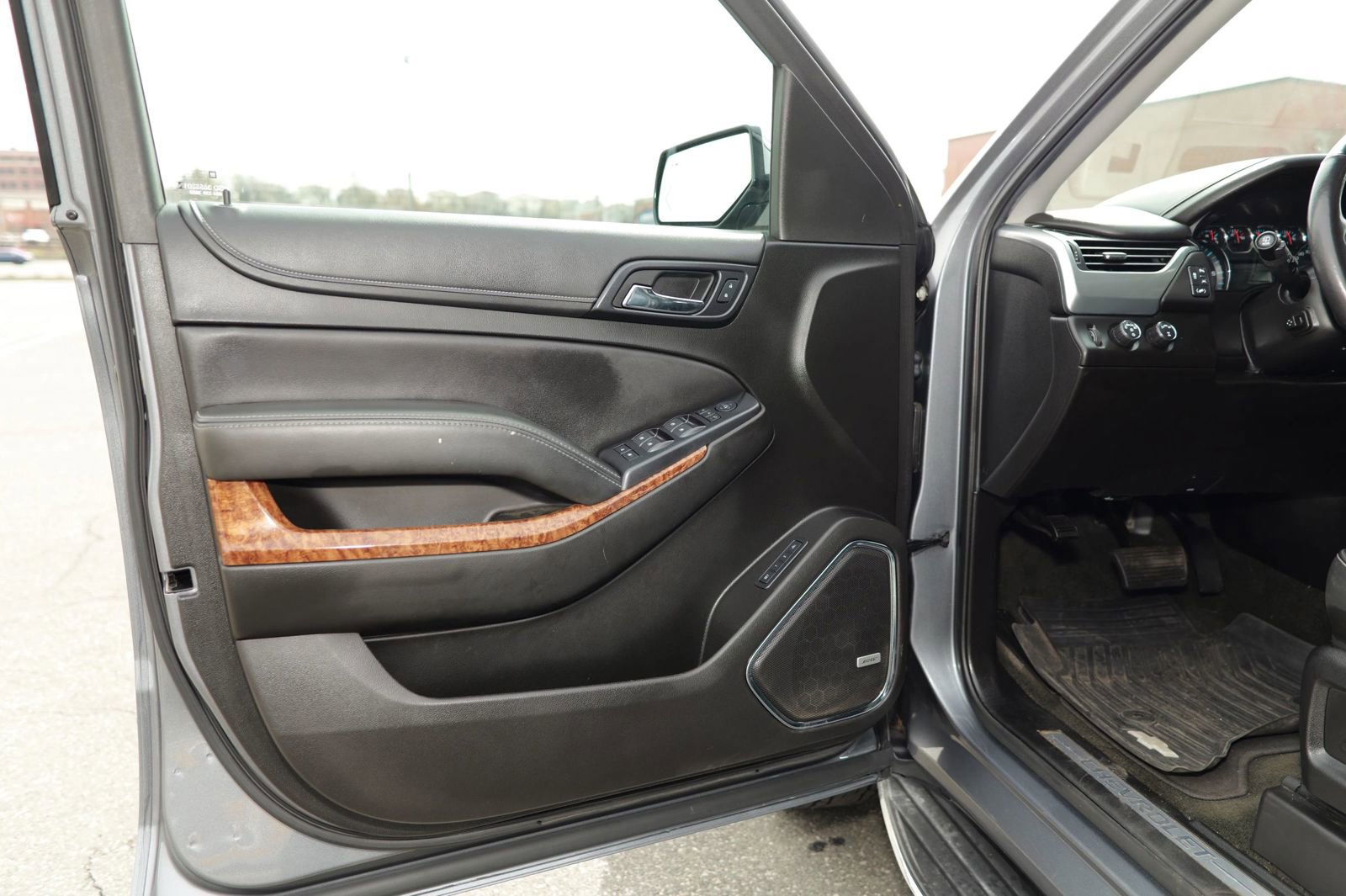 Used 2018 Chevrolet Suburban Premier image 15