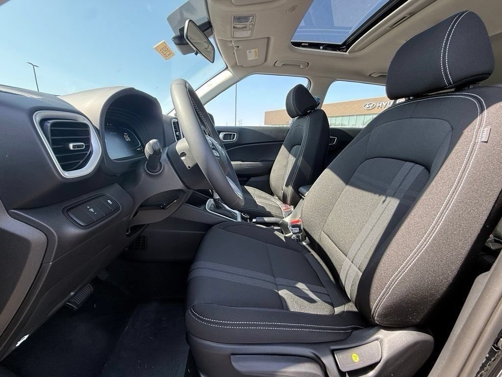 Certified 2025 Hyundai Venue SEL FWD image 21