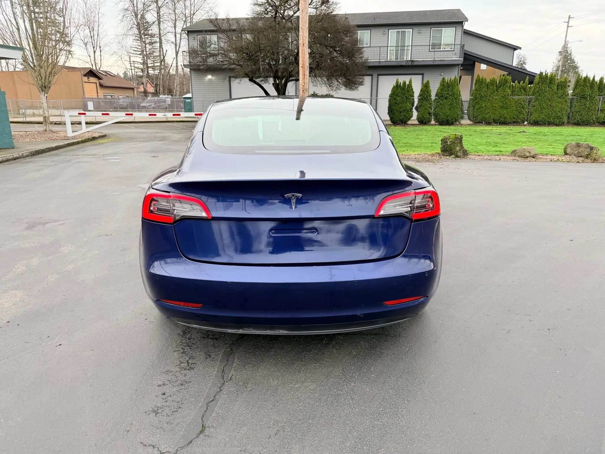 Used 2021 Tesla Model 3 Standard Range Plus image 4