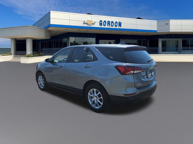 Used 2023 Chevrolet Equinox LS w/ LS Convenience Package AWD/4WD image 3