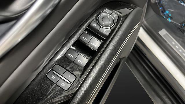 Used 2023 Cadillac Escalade ESV Sport Platinum w/ LPO, ONYX Package AWD/4WD image 21