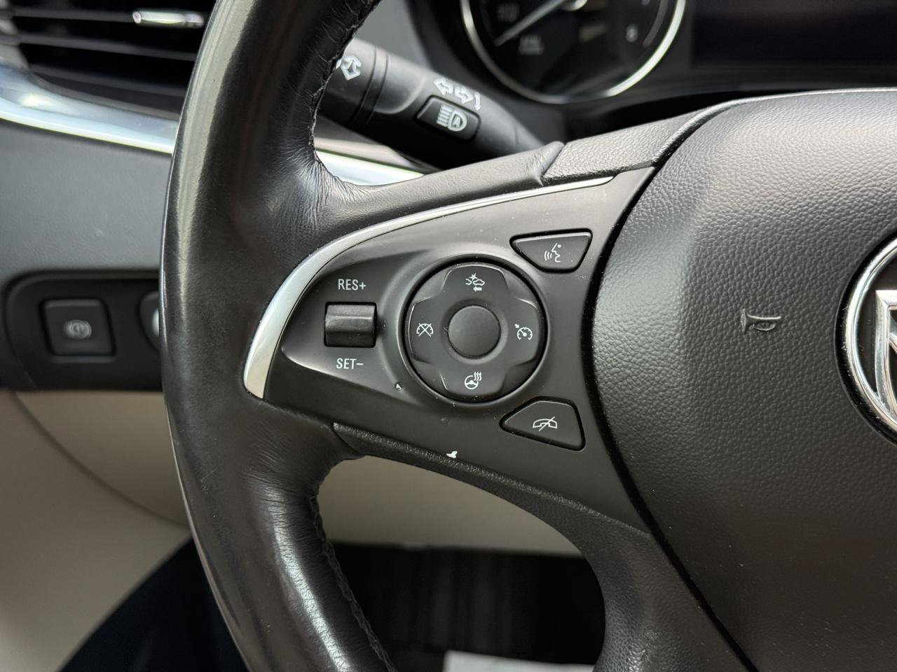 Used 2019 Buick Enclave Premium w/ Experience Buick Package FWD image 18