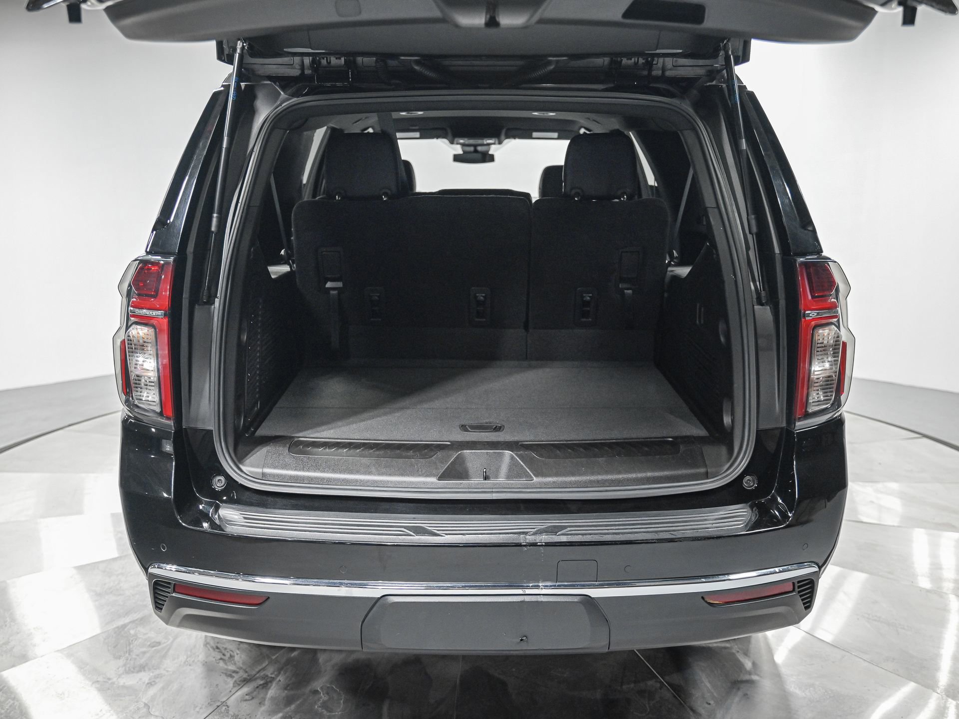 Used 2023 Chevrolet Suburban LS AWD/4WD image 6