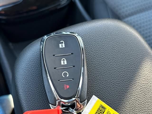 Used 2025 Chevrolet Trax LT w/ Driver Confidence Package FWD image 30