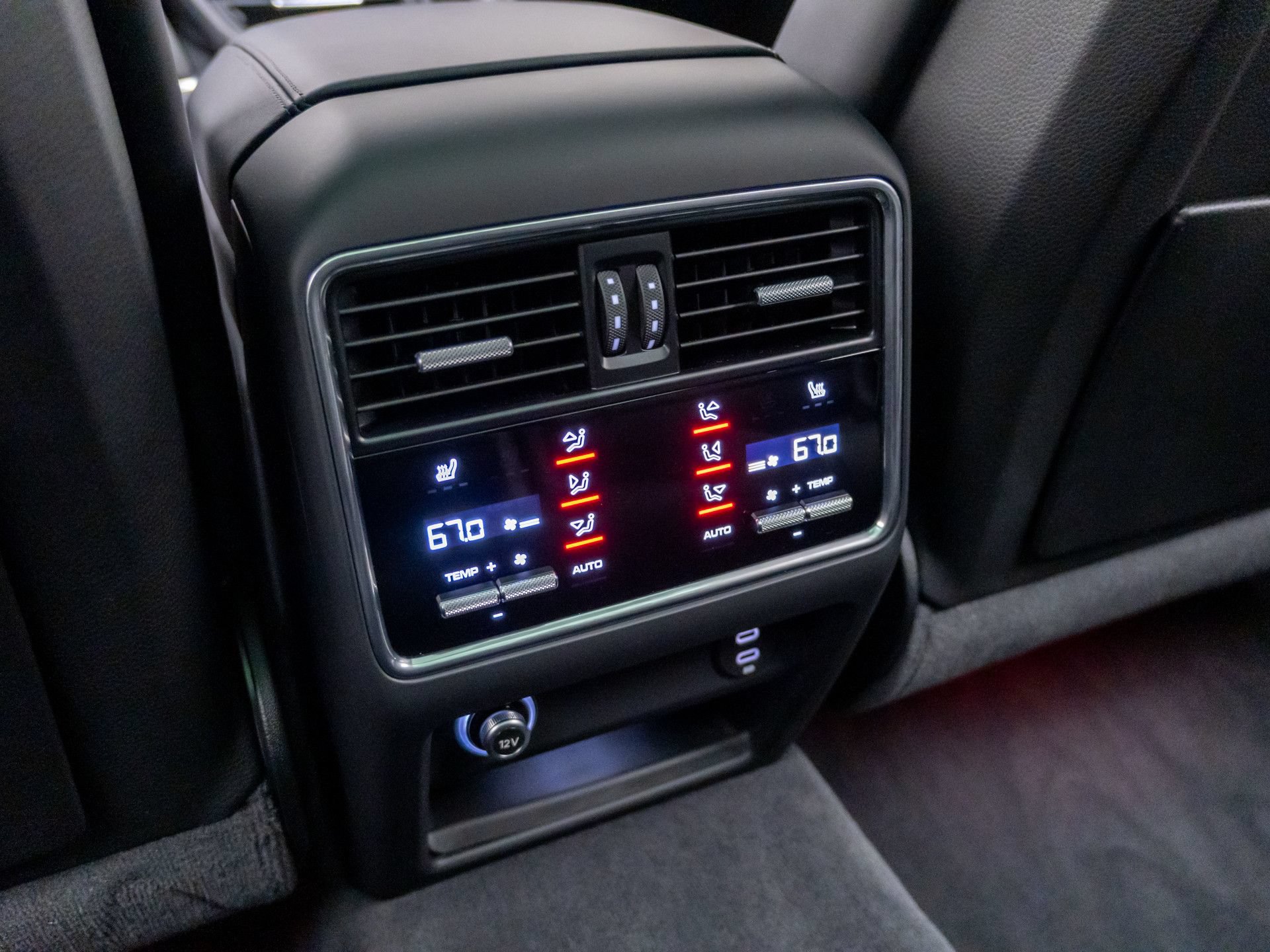 Certified 2023 Porsche Cayenne Turbo AWD/4WD image 20