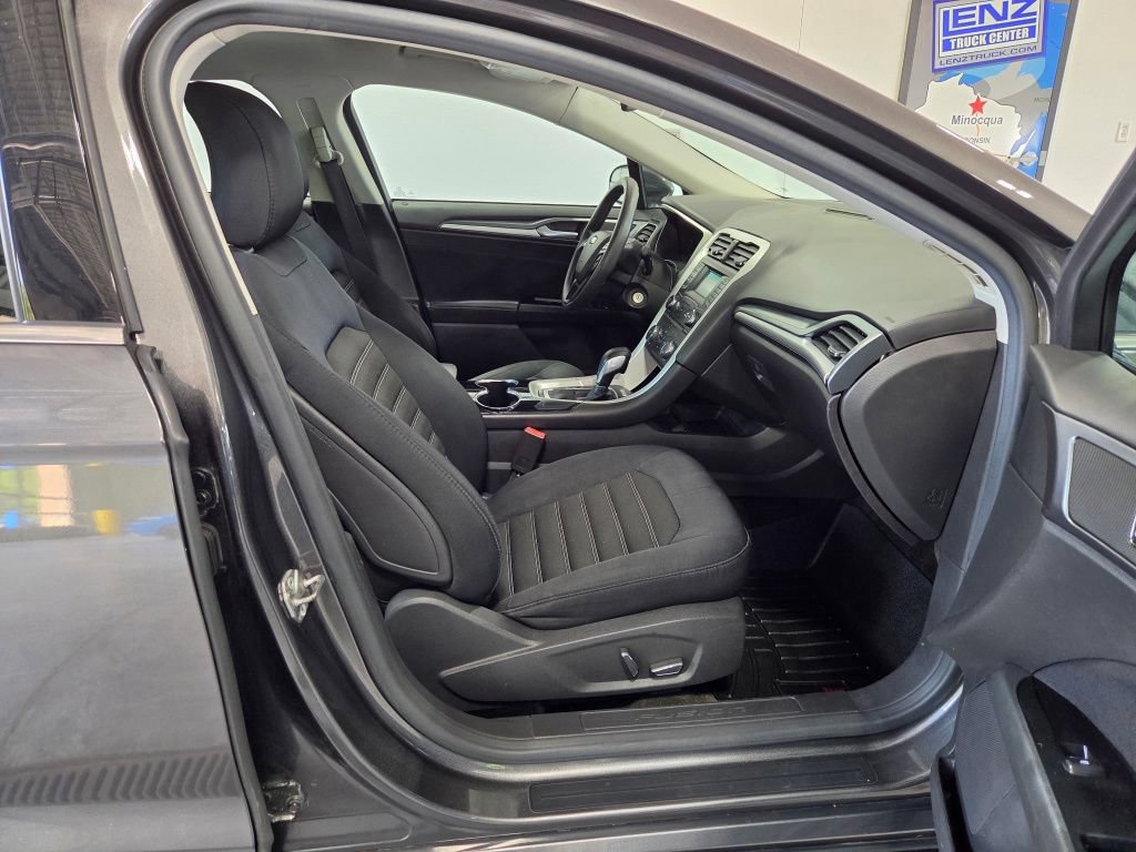 Used 2015 Ford Fusion SE FWD image 14