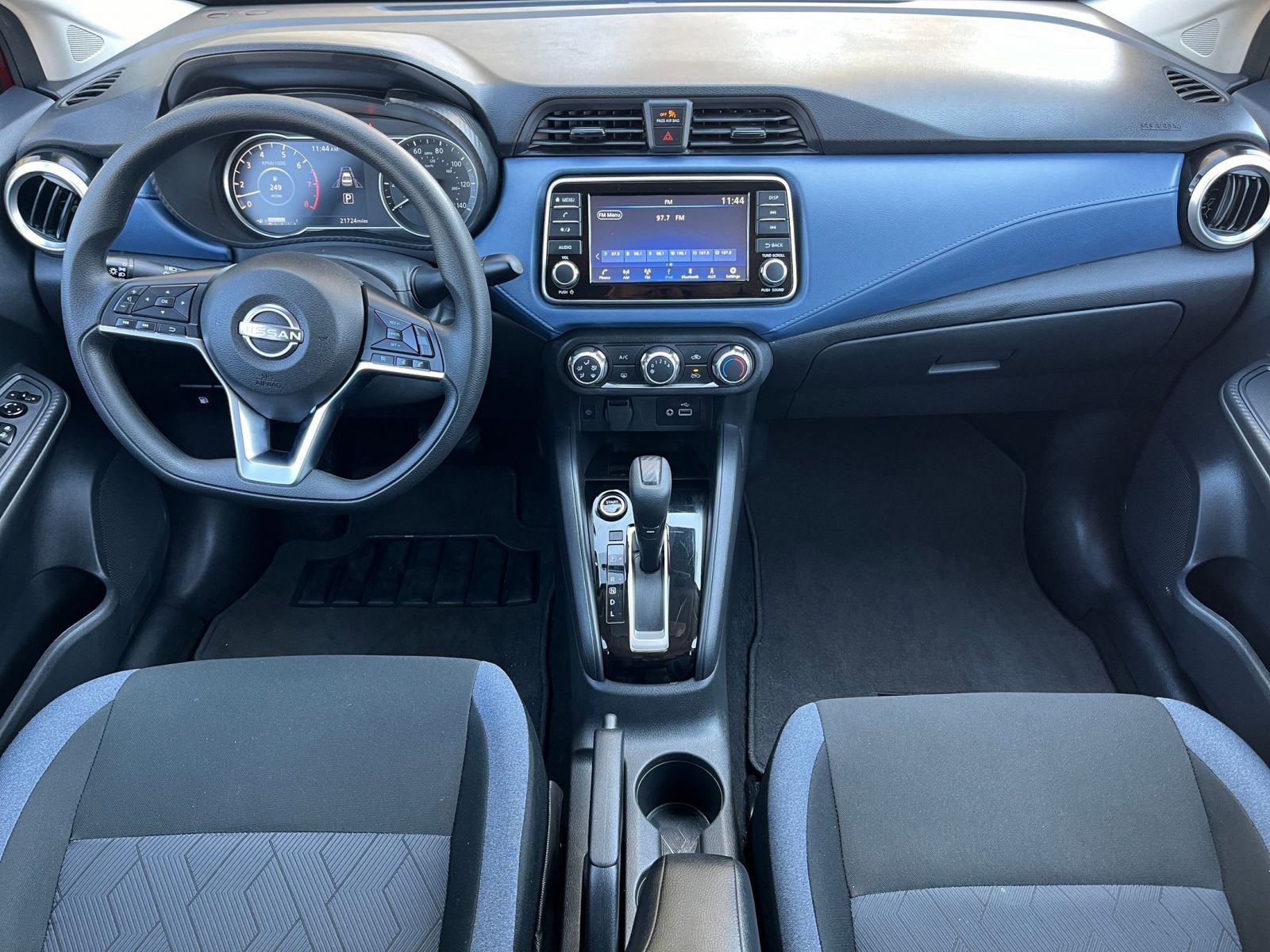 Used 2025 Nissan Versa SV image 29