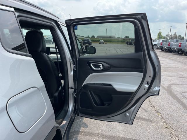 Used 2024 Jeep Compass Limited image 38