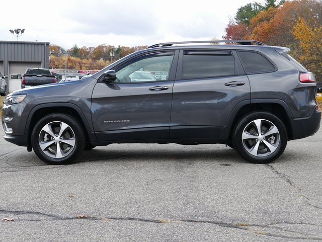 Used 2022 Jeep Cherokee Limited w/ Mopar Interior Package image 3