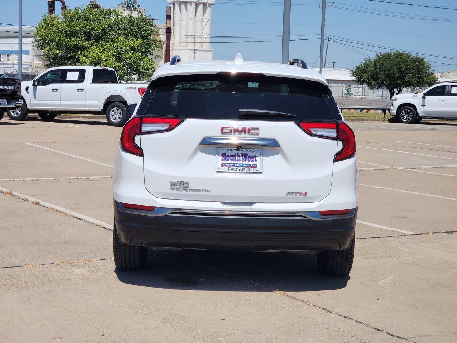 Used 2023 GMC Terrain AT4 AWD/4WD image 8