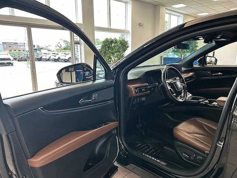 Used 2022 Lincoln Nautilus Reserve AWD/4WD image 9