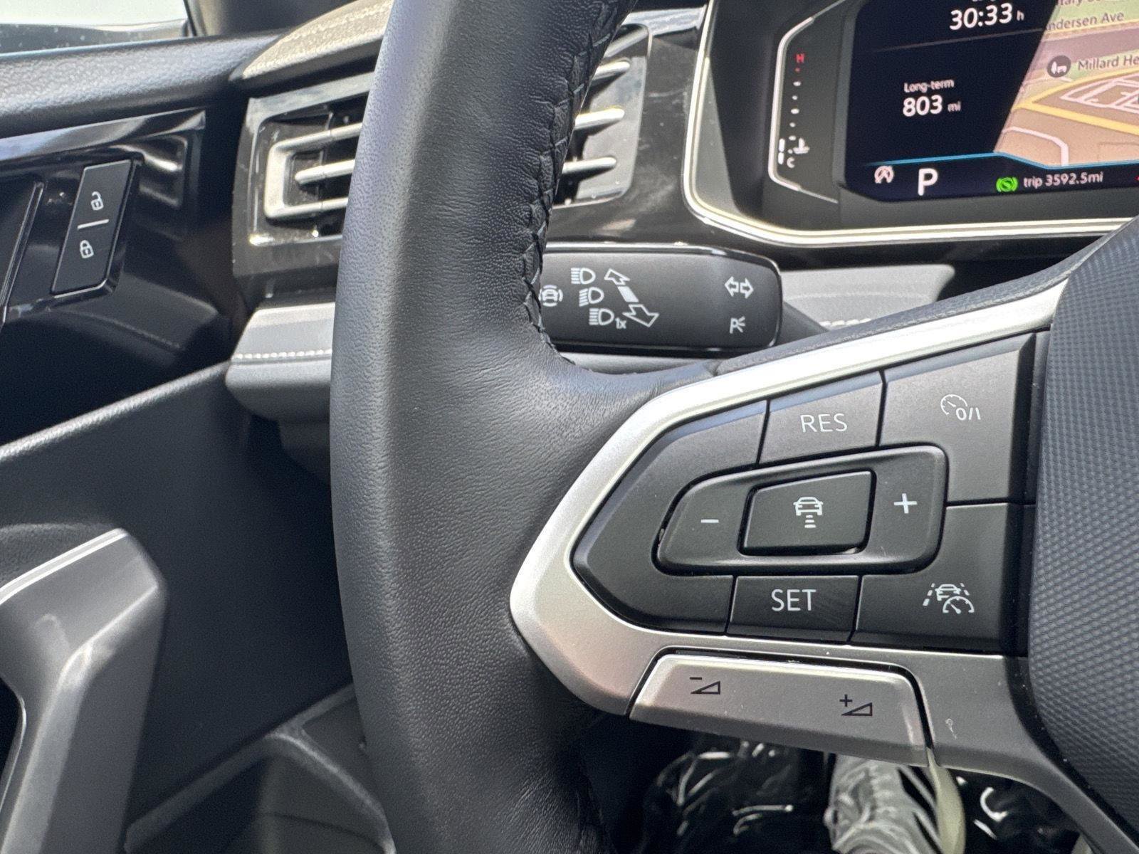 Used 2025 Volkswagen Jetta SEL image 18