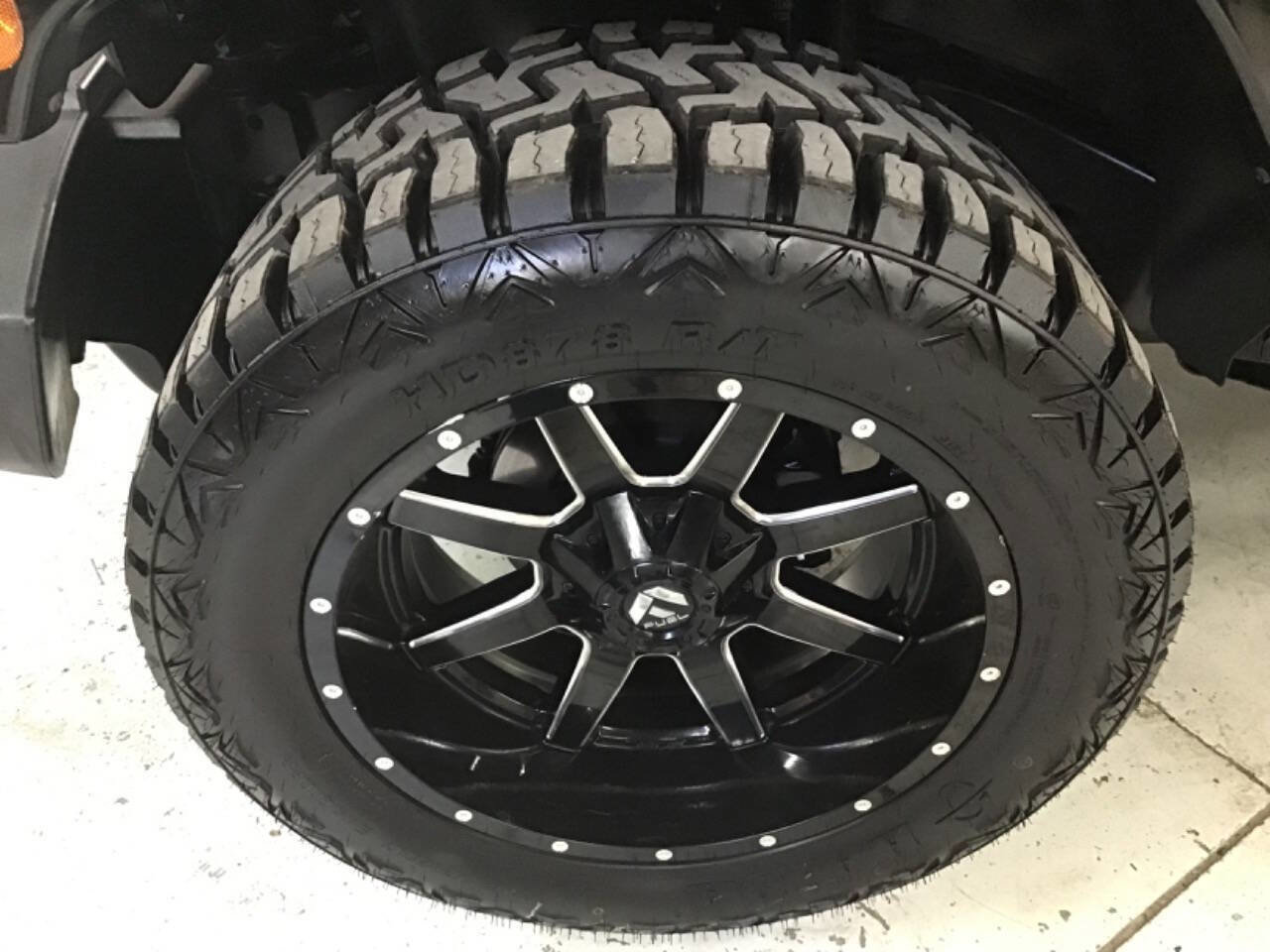 Used 2017 Jeep Wrangler Unlimited Sahara w/ Connectivity Group image 9