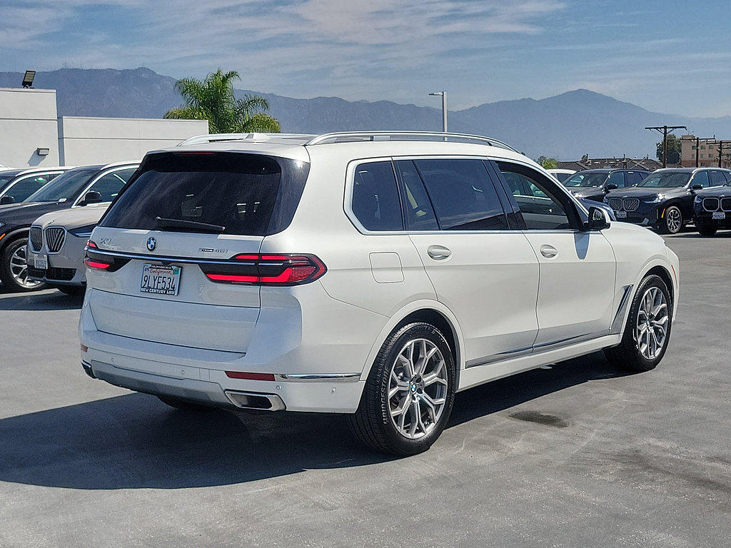 Used 2024 BMW X7 xDrive40i w/ Premium Package AWD/4WD image 3
