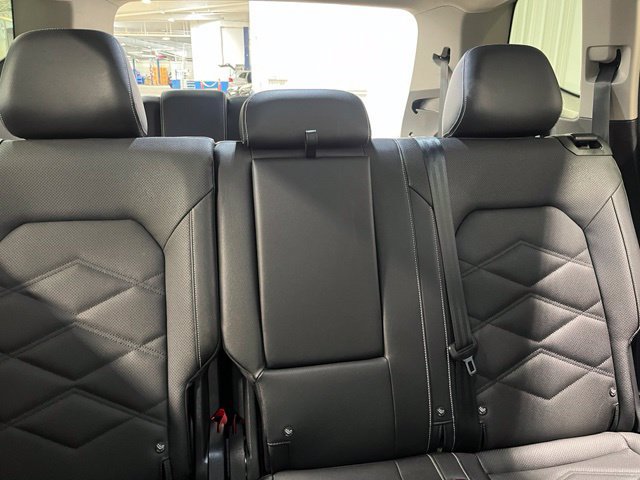 Used 2025 Volkswagen Atlas SE AWD/4WD image 12