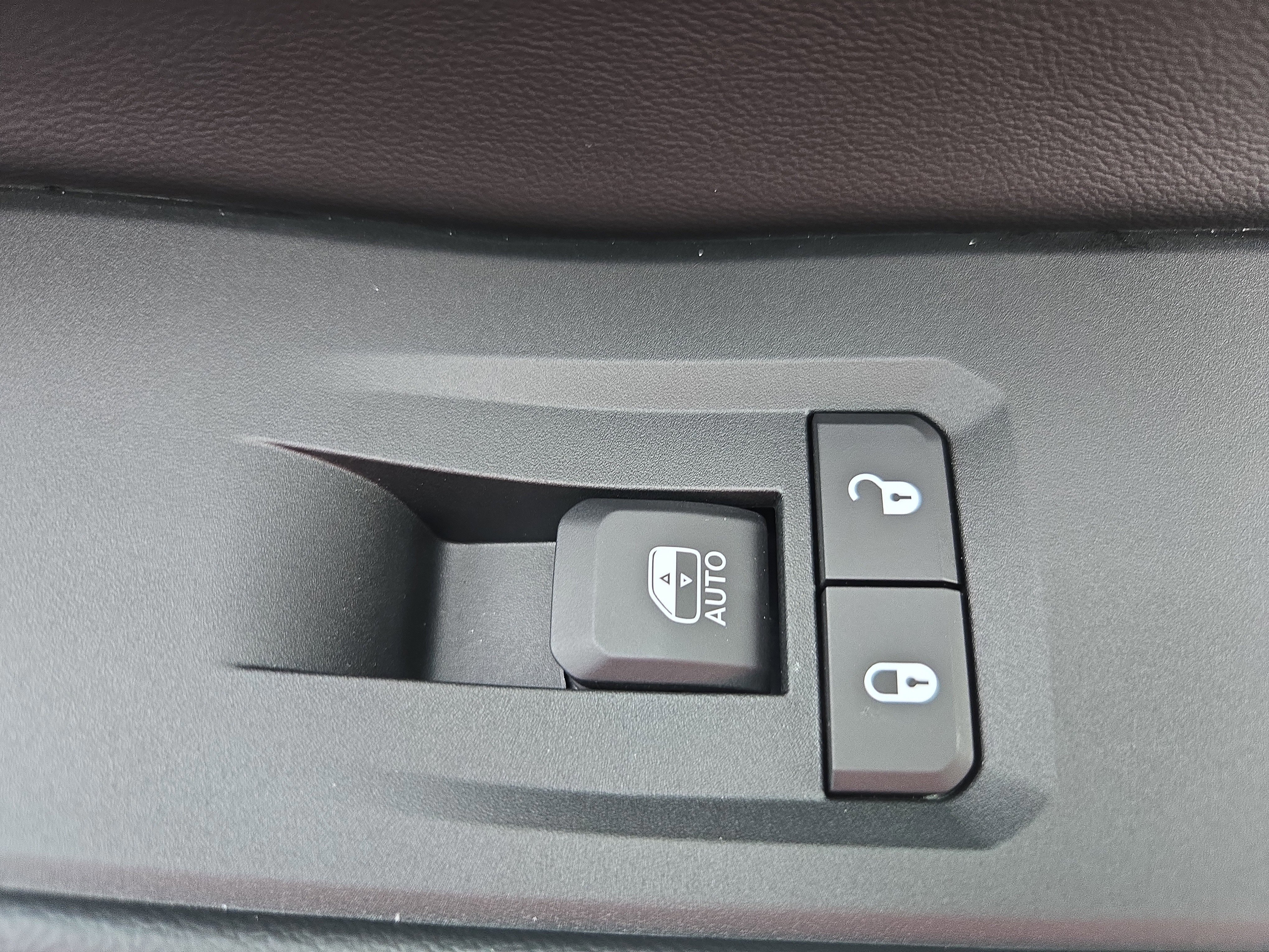 New 2025 Jeep Grand Cherokee L Altitude image 74