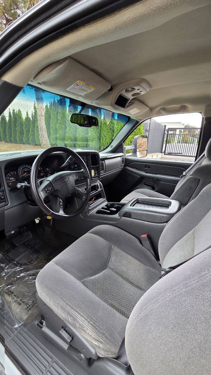 Used 2006 Chevrolet Silverado 3500 LT w/ Heavy-Duty Power Package RWD image 13