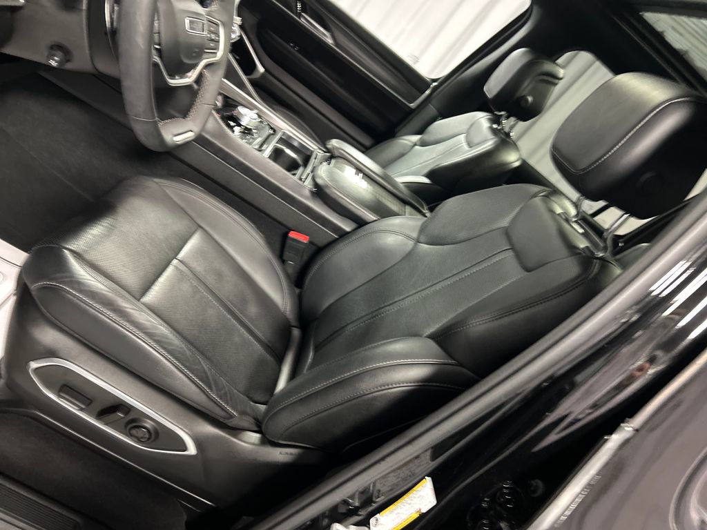 Used 2023 Jeep Wagoneer L Series III w/ Premium Group I image 12