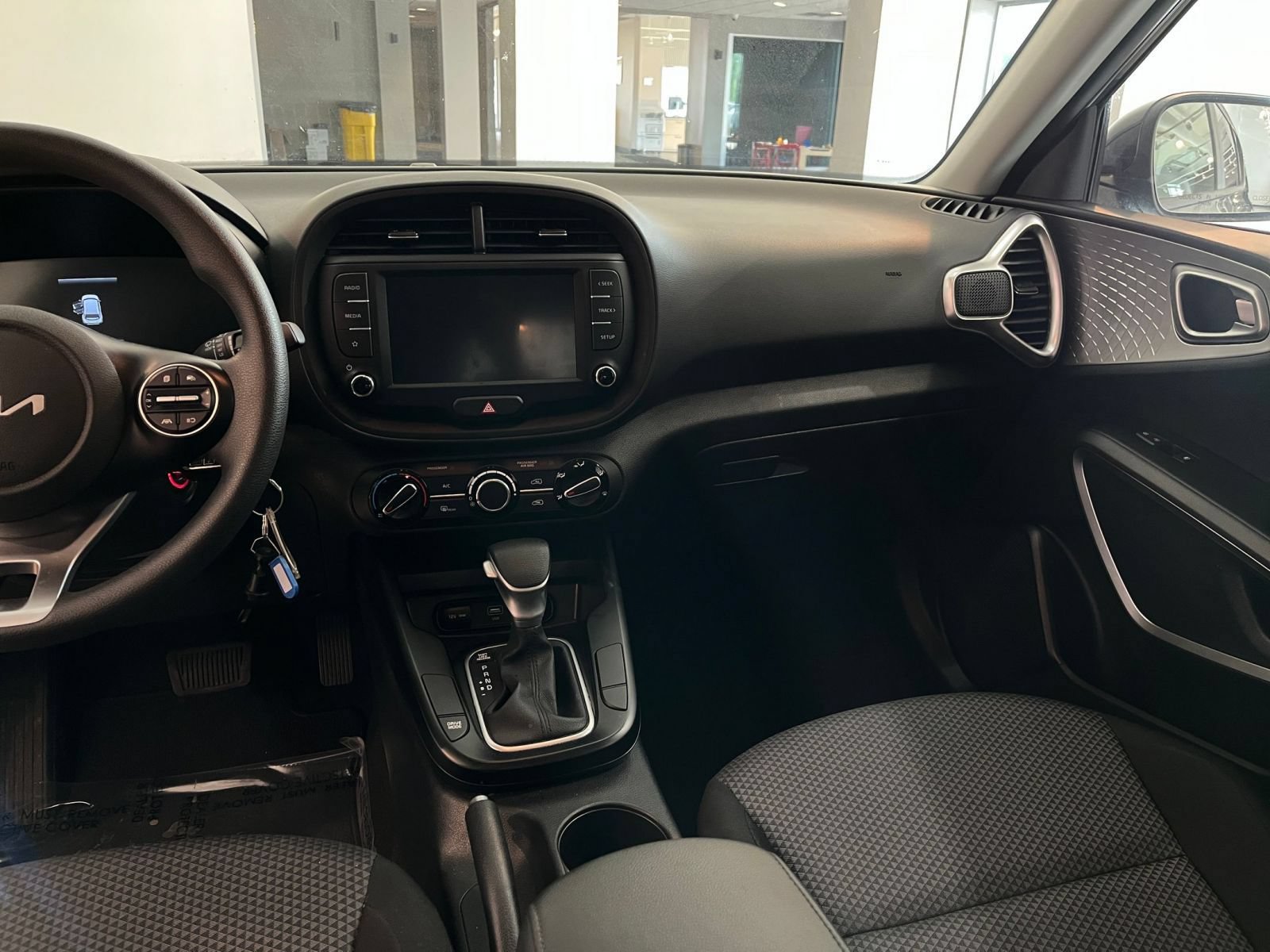 Used 2025 Kia Soul LX w/ LX Technology Package FWD image 34
