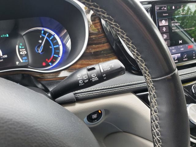 Used 2022 Chrysler Pacifica Limited FWD image 17