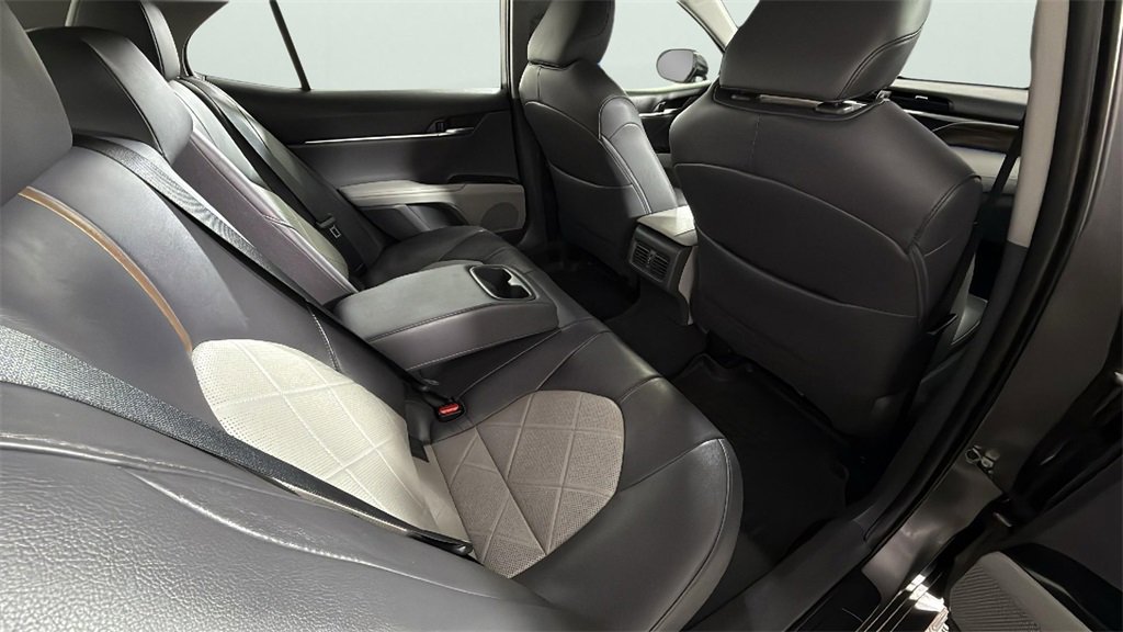 Used 2019 Toyota Camry XLE image 34
