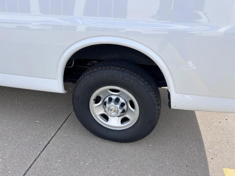 Used 2022 Chevrolet Express 3500 LS image 5